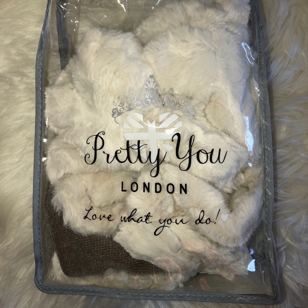 Pretty You, London Scarf & Glove Set